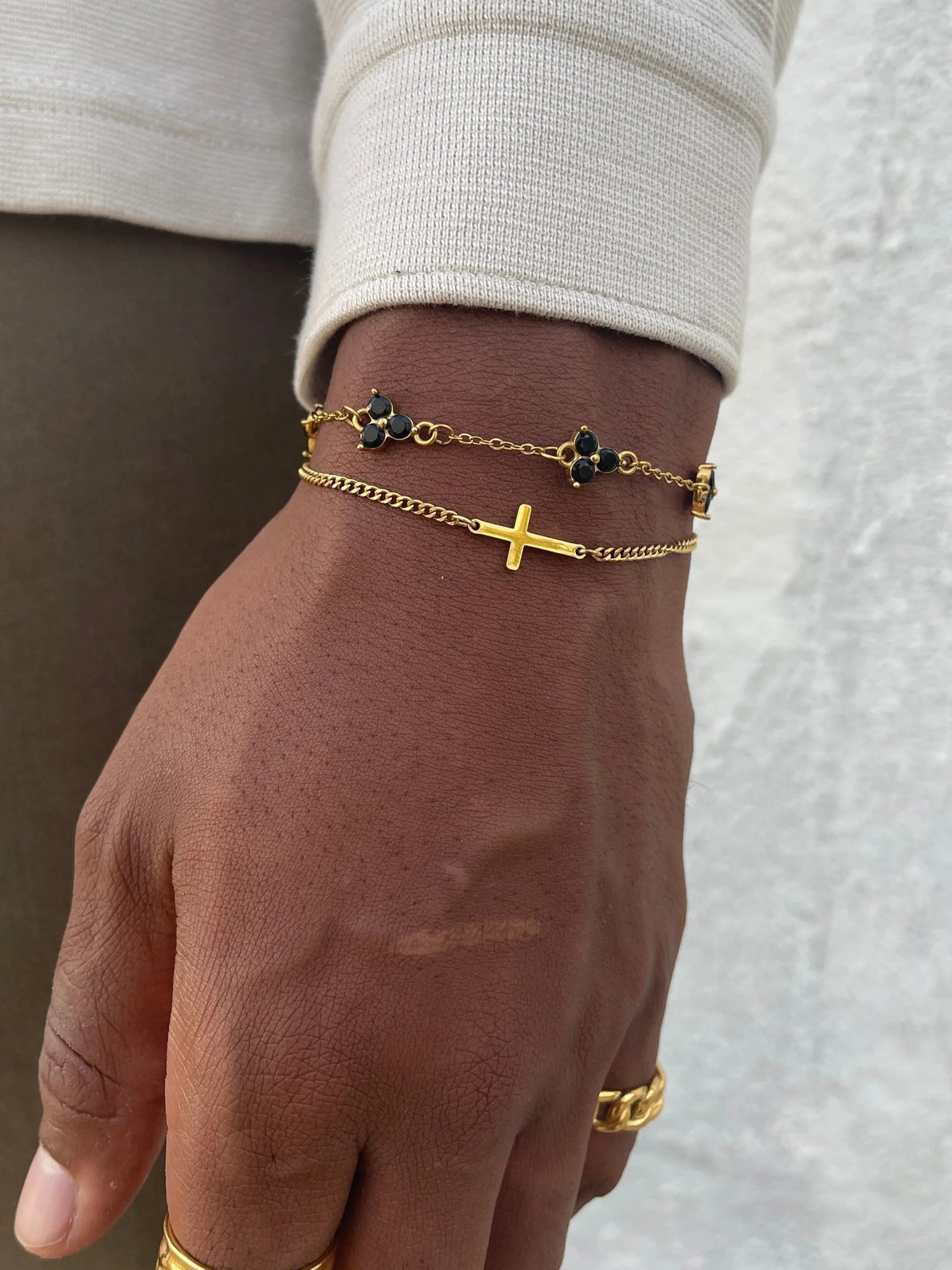 PULSERA CON CRUZ